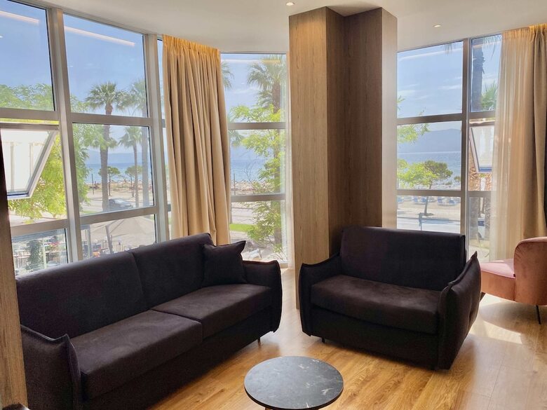 El Mar Hotel