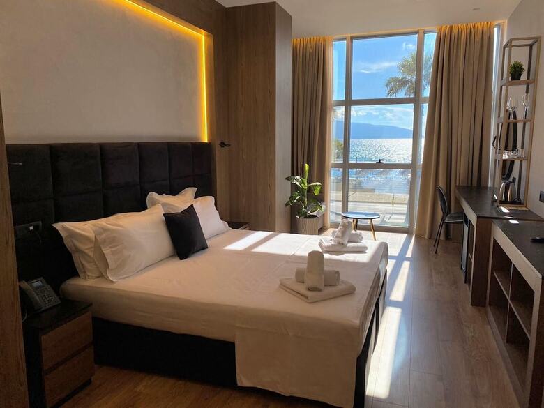 El Mar Hotel