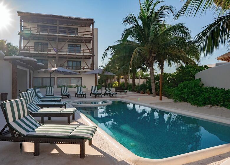 Beachfront Hotel Boutique Dk