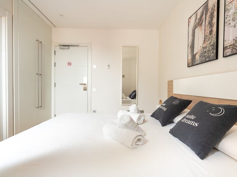 Aparthotel Limehome Barcelona Carrer de Fontcoberta