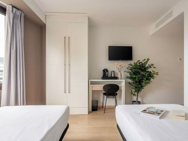 Aparthotel Limehome Barcelona Carrer de Fontcoberta