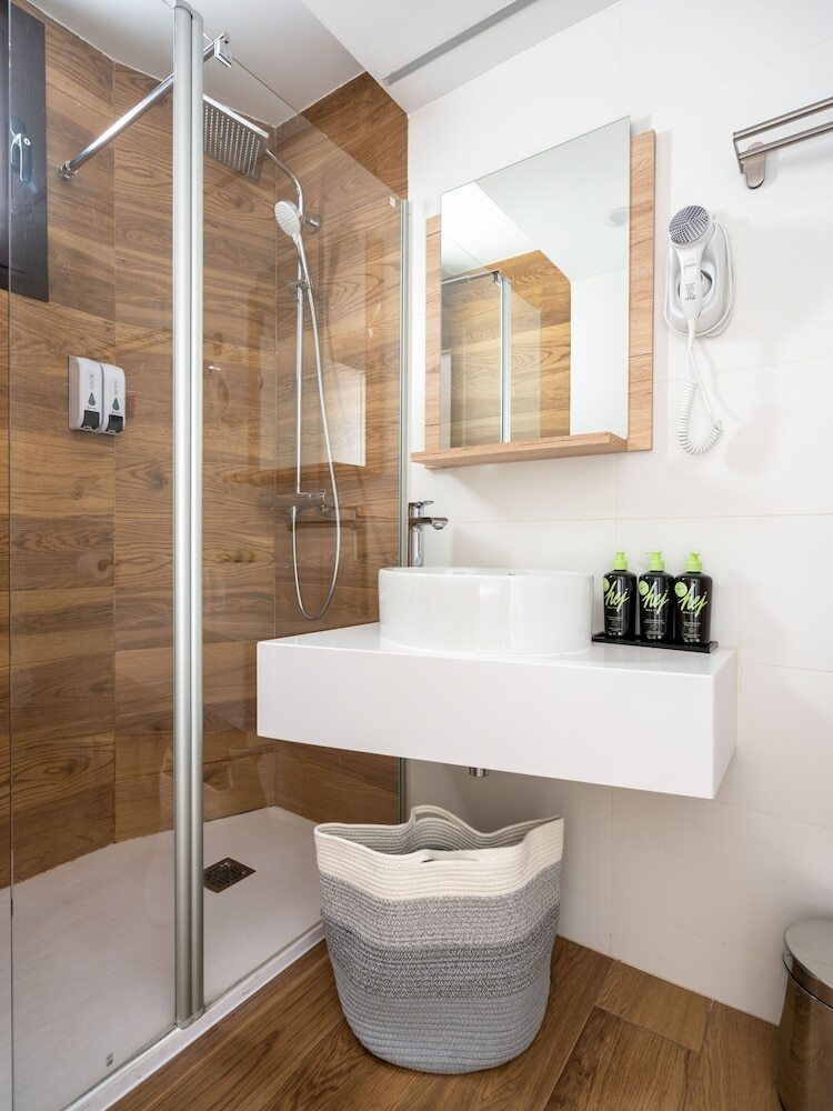 Aparthotel Limehome Barcelona Carrer de Fontcoberta
