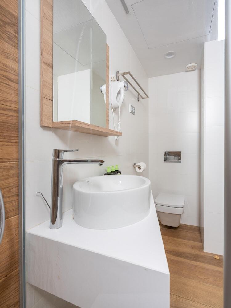 Aparthotel Limehome Barcelona Carrer de Fontcoberta