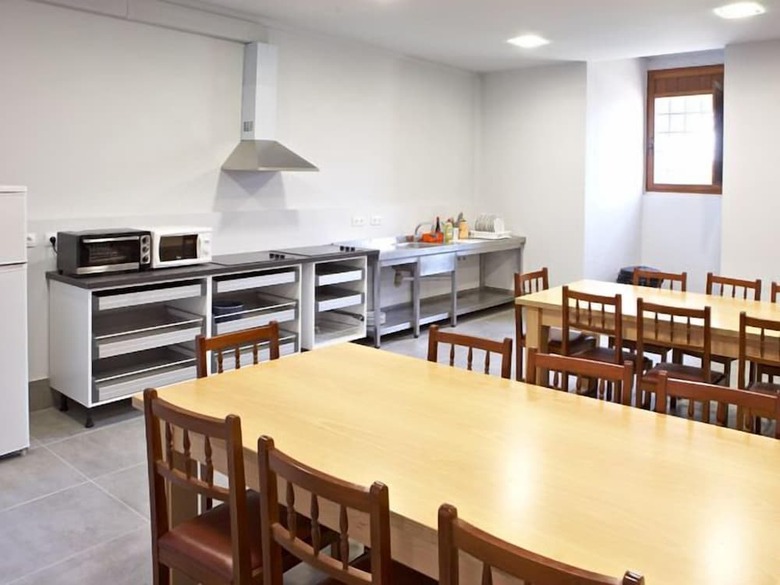 Hostal Albergue Monasterio de La Magdalena - Hostel