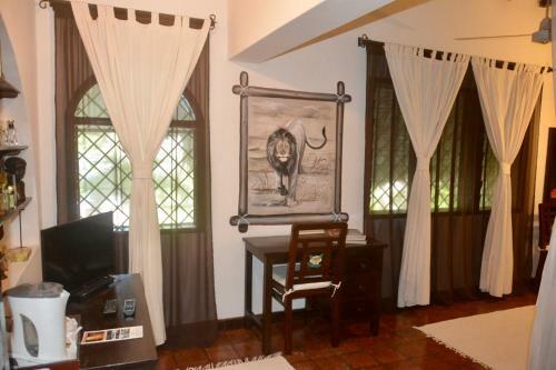Bed & Breakfast Luna House Moyo Wa Dunia Ltd