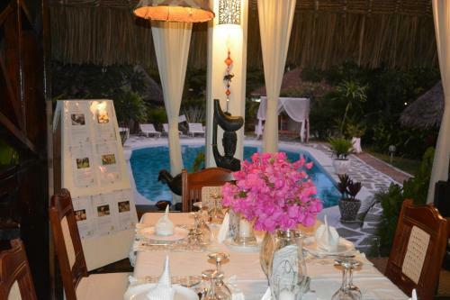 Bed & Breakfast Luna House Moyo Wa Dunia Ltd