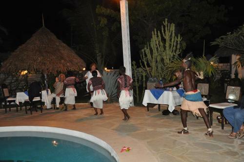 Bed & Breakfast Luna House Moyo Wa Dunia Ltd