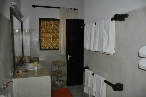 Bed & Breakfast Luna House Moyo Wa Dunia Ltd
