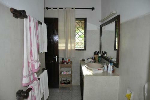 Bed & Breakfast Luna House Moyo Wa Dunia Ltd