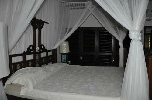 Bed & Breakfast Luna House Moyo Wa Dunia Ltd