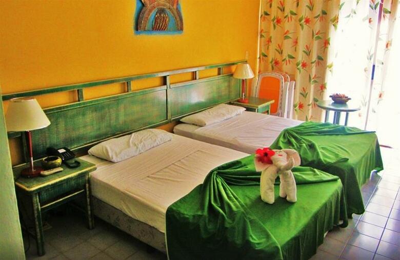 Hotel Cuatro Vientos/ Brisas Santa Lucia