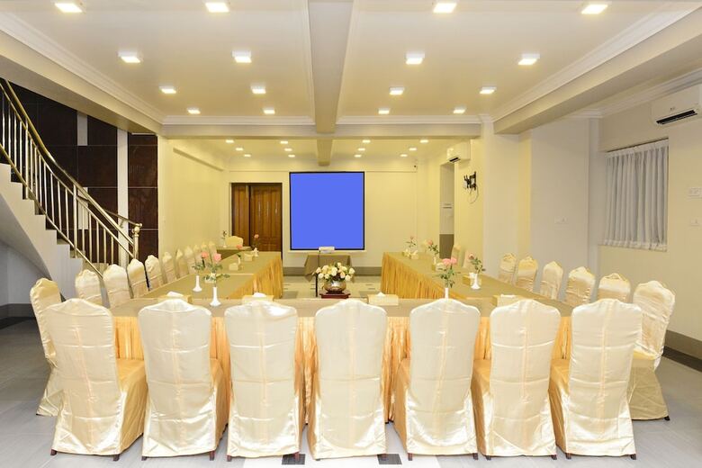 Hotel Grand United (Ahlone Branch)