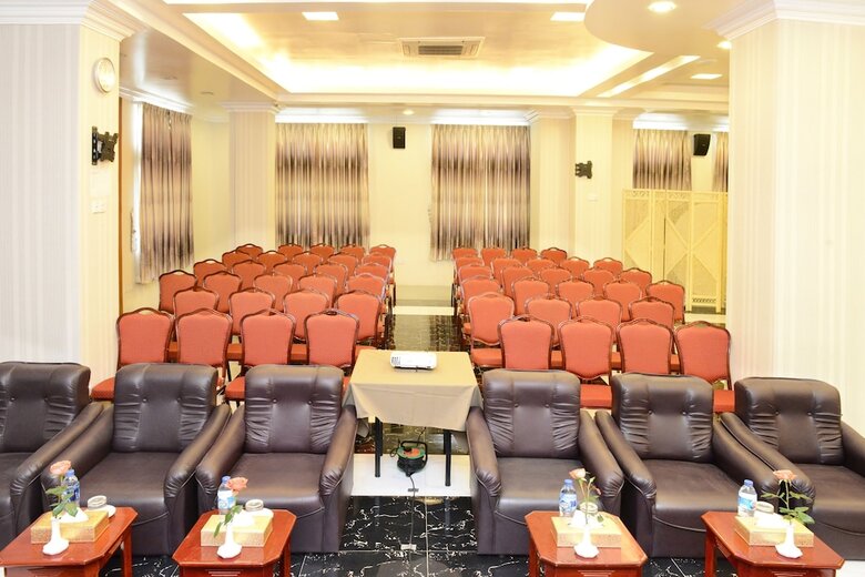 Hotel Grand United (Ahlone Branch)