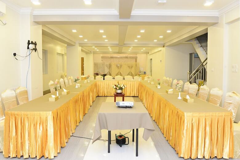 Hotel Grand United (Ahlone Branch)