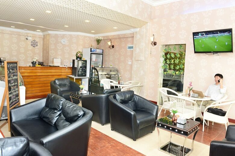 Hotel Grand United (Ahlone Branch)