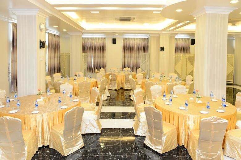 Hotel Grand United (Ahlone Branch)