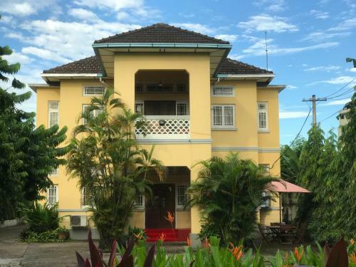 Bed & Breakfast Golden Guest Inn