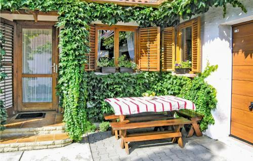 Holiday Home Toldi U-keszthely