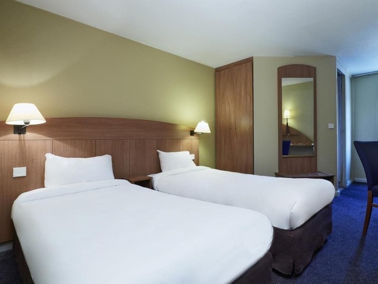 Kyriad Villeneuve La Garenne Hotel