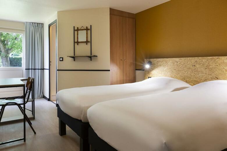 Kyriad Villeneuve La Garenne Hotel