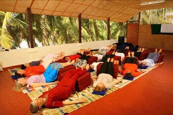 Hotel Beach And Lake Ayurvedic Resort