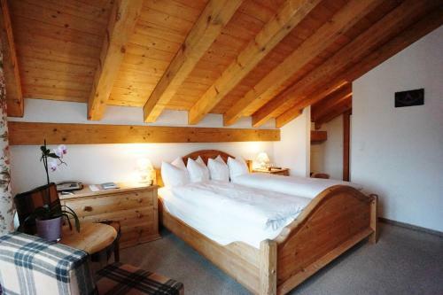 Bellaval Hotel & Restaurant