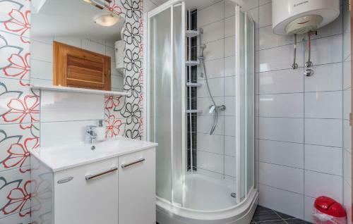 Hostal Holiday Home Peresiji 81