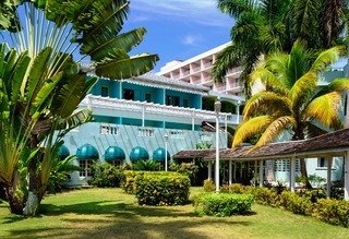Hotel Doctors Cave Beach