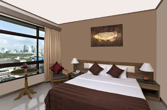 Pinnacle Lumpinee Hotel & Spa