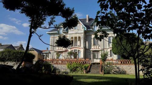 Bed & Breakfast La Villa Bleue de Mauleon