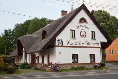 Hostal St.michael Panzi� Lovaspark
