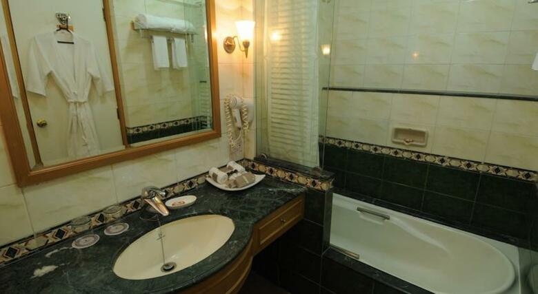 Hotel Fariyas