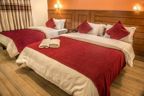 Hotel Silver Oaks Inn