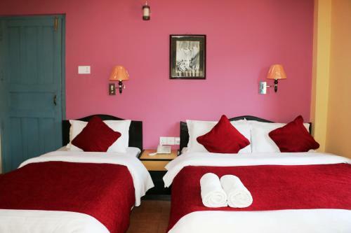 Hotel Silver Oaks Inn