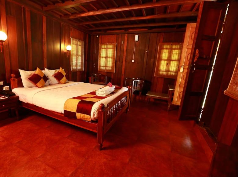 Hotel Kondai Lip Backwater Heritage Resort