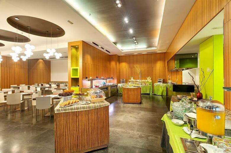 Hotel Barcel� M�laga