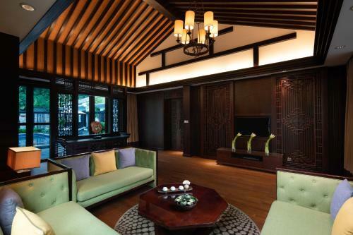 Tengchong Hotel Hotspring Village