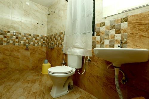 Hotel Alwoodland Residency