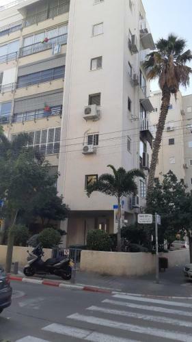 Pinsker - New 2 Bedroom Apartment