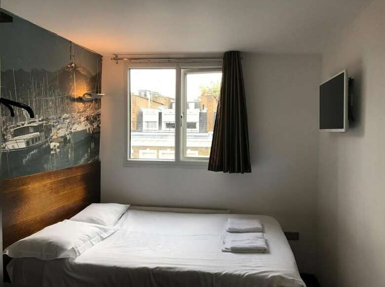 Exhibition Court Hotel 4