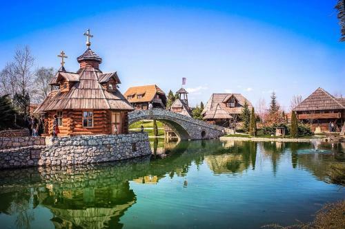 Ethno Village Stanisici & Hotel Pirg