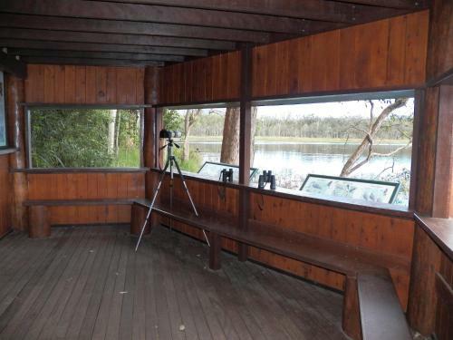 Lake Eacham Tourist Park & Cabins