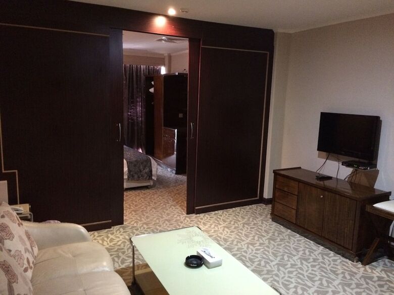 Imperial Suites Hotel