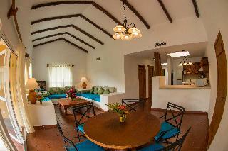 Hotel Amatique Bay Resort & Marina