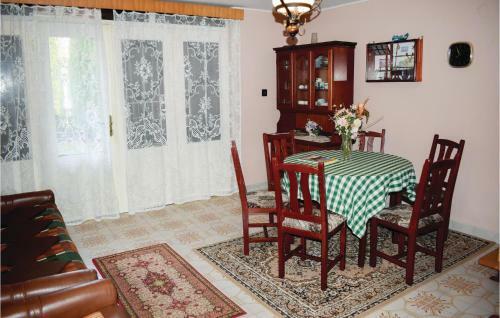 Holiday Home Almos U.-balatonber�ny