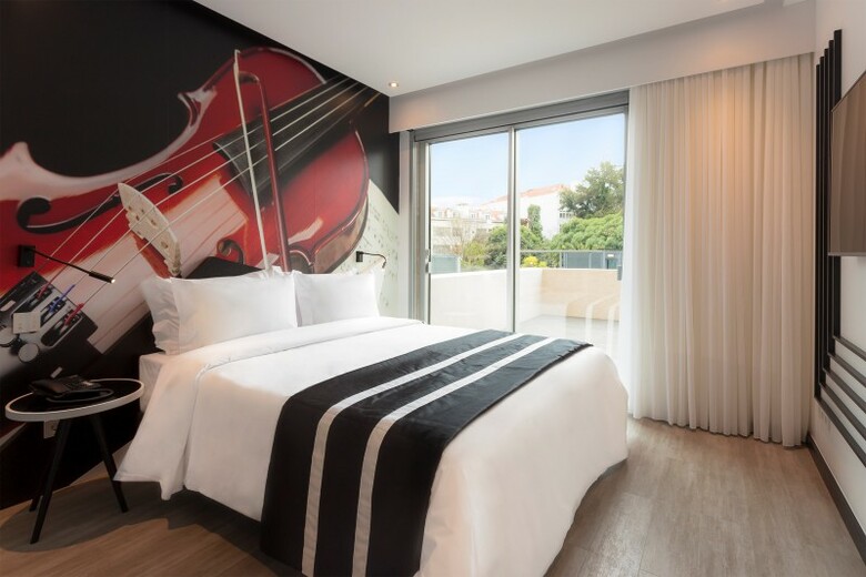 Hotel Hf F�nix Music