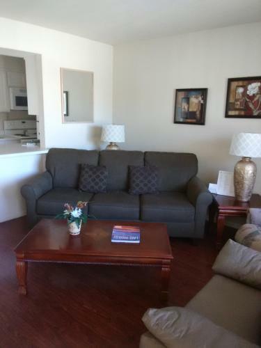 Hotel Hidden Palms Resort & Condominiums