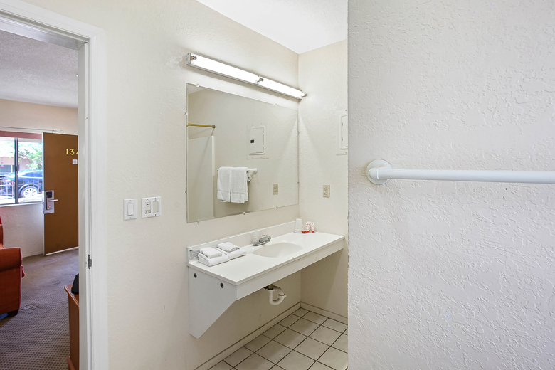 Posada Arizona Inn & Suites