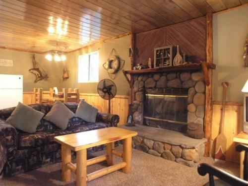 Goldmine Lodge & Black Bear Cottages
