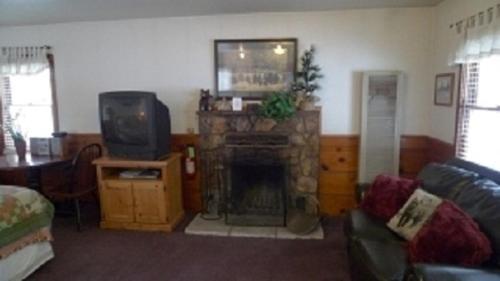 Goldmine Lodge & Black Bear Cottages